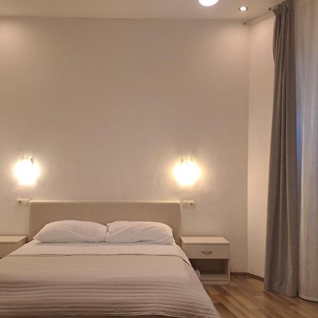 שיבניק Medulic Palace Rooms & Apartments מראה חיצוני תמונה