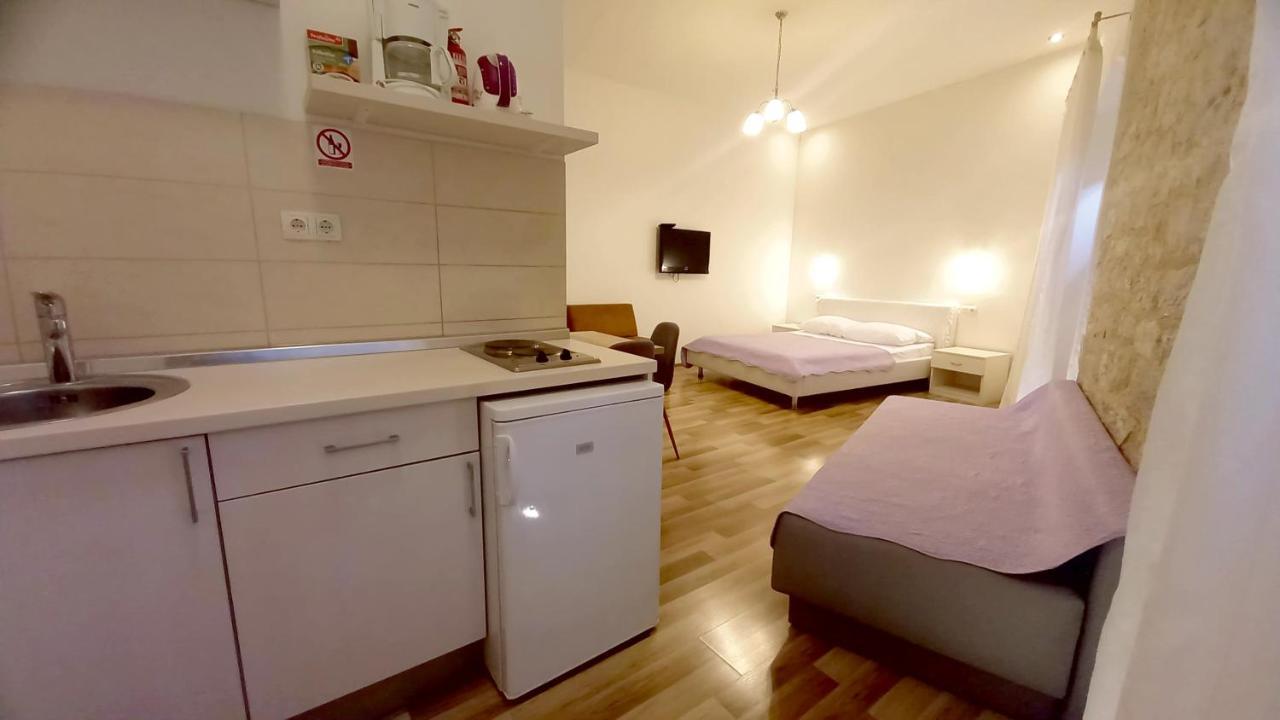 שיבניק Medulic Palace Rooms & Apartments מראה חיצוני תמונה